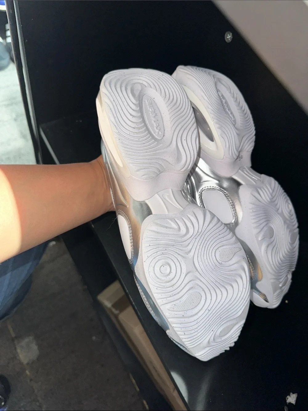Nike Men's Silver and White Running Sneakers